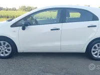 Usata Kia Rio EX 85 CV (62 kW) 2012 Bianco Berlina