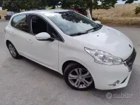 Usata Peugeot 208 Allure 92 CV (67 kW) 2014 Bianco Utilitaria