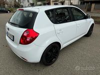 Usata Kia Ceed EX 109 CV (80 kW) 2009 Bianco Utilitaria