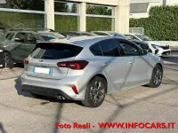 Usata Ford Focus ST-Line 116 CV (85 kW) 2024 Argento metallizzato Berlina