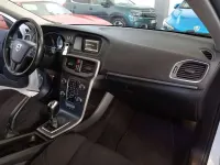 Usata Volvo V40 Kinetic 150 CV (110 kW) 2015 Bianco Berlina