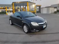 Usata Opel Tigra Edition 89 CV (65 kW) 2005 Nero Cabrio