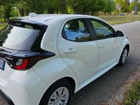 Usata Toyota Yaris Hybrid Business Edition 92 CV (67 kW) 2023 Bianco Utilitaria