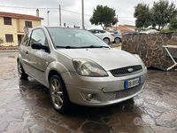 Usata Ford Fiesta 68 CV (50 kW) 2006 Grigio Utilitaria