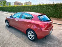 Begagnad Alfa Romeo Giulietta Distinctive 120 HK (88 kW) 2010 Röd Halvkombi