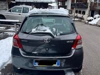 Usata Toyota Yaris 101 CV (74 kW) 2010 Grigio Utilitaria