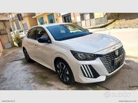 Usata Peugeot 208 Allure 101 CV (74 kW) 2025 Bianco Utilitaria