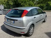 Usata Ford Focus Zetec 100 CV (73 kW) 2005 Grigio Berlina