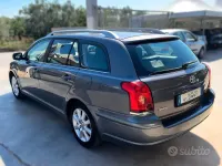 Usata Toyota Avensis 116 CV (85 kW) 2006 Grigio Station wagon