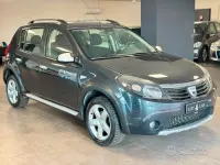 Usata Dacia Sandero Stepway 90 CV (66 kW) 2011 Grigio Berlina