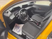 Begagnad Peugeot 208 Allure 75 HK (55 kW) 2022 Gul Halvkombi