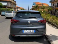 Usata Renault Clio V Zen 101 CV (74 kW) 2020 Grigio Berlina