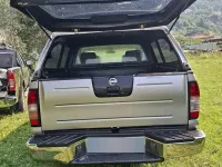 Usata Nissan Navara 133 CV (97 kW) 2004 Grigio Pick-up