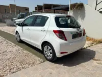 Usata Toyota Yaris Lounge 69 CV (50 kW) 2013 Bianco Utilitaria