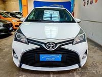 Usata Toyota Yaris Active 69 CV (50 kW) 2015 Bianco Utilitaria