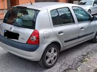 Usata Renault Clio II Dynamique 82 CV (60 kW) 2005 Grigio Utilitaria