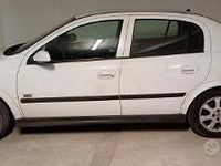 Usata Opel Astra 101 CV (74 kW) 2002 Bianco Utilitaria