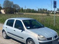 Usata Renault Clio II 58 CV (42 kW) 2003 Grigio Berlina