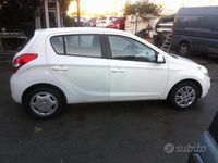 Usata Hyundai i20 Comfort 90 CV (66 kW) 2011 Bianco Berlina