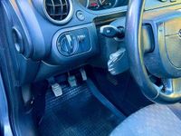 Usata Ford Fiesta Ambiente 75 CV (55 kW) 2004 Marrone Utilitaria