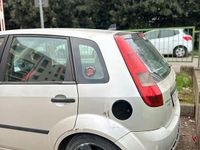 Usata Ford Fiesta 68 CV (50 kW) 2003 Grigio Utilitaria