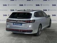 Usata VW Passat R-line 150 CV (110 kW) 2024 Dolomite silver metallizzato Station wagon