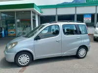 Usata Toyota Yaris Verso Sol 86 CV (63 kW) 2001 Grigio Monovolume