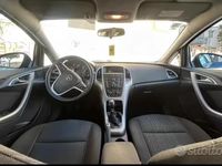 Usata Opel Astra 110 CV (80 kW) 2012 Berlina