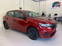 Usata Dacia Sandero Essentiel 101 CV (74 kW) 2022 Rosso Berlina