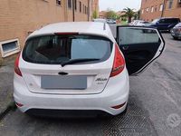 Usata Ford Fiesta 60 CV (44 kW) 2012 Bianco Utilitaria