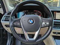 Usata BMW 320 Luxury Line 190 CV (139 kW) 2020 Black sapphire metallizzato Station wagon