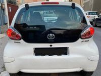 Usata Toyota Aygo 68 CV (50 kW) 2012 Bianco Utilitaria
