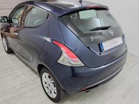 Begagnad Lancia Ypsilon Platinum 69 HK (50 kW) 2017 Blå Halvkombi