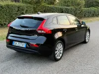 Usata Volvo V40 115 CV (84 kW) 2012 Nero Utilitaria