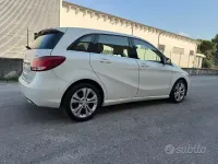 Usata Mercedes A180 Premium 109 CV (80 kW) 2015 Bianco Utilitaria