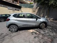 Usata Renault Captur Zen 90 CV (66 kW) 2015 Grigio SUV