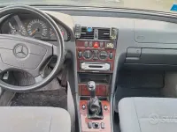 Usata Mercedes C200 Classic 192 CV (141 kW) 1997 Blu Berlina