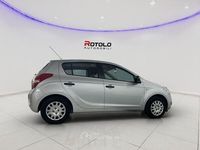 Usata Hyundai i20 Comfort 77 CV (56 kW) 2009 Gray Utilitaria