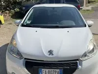 Usata Peugeot 208 Active 68 CV (50 kW) 2015 Bianco Utilitaria