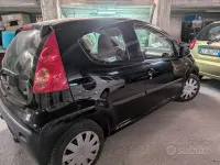 Usata Peugeot 107 68 CV (50 kW) 2008 Nero Utilitaria
