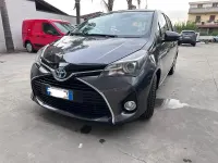 Usata Toyota Yaris Hybrid Business Edition 73 CV (53 kW) 2016 Grigio Berlina