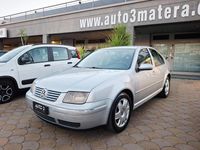 Usado VW Bora 130 CV (95 kW) 2003 Plateado Berlina