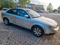 Begagnad Audi A4 130 HK (95 kW) 2001 Grå Sedan
