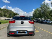 Usata Kia Rio 77 CV (56 kW) 2012 Grigio Berlina