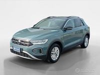 Usata VW T-Roc Life 110 CV (80 kW) 2023 Blu SUV