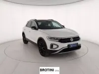 Usata VW T-Roc Life 110 CV (80 kW) 2023 Blu opaco SUV