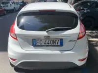 Usata Ford Fiesta 92 CV (67 kW) 2016 Bianco Utilitaria