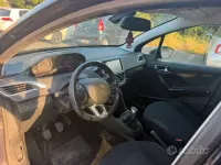 Usata Peugeot 208 82 CV (60 kW) 2019 Nero Utilitaria