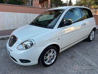 Usata Lancia Ypsilon 75 CV (55 kW) 2012 Bianco Utilitaria