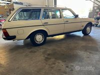 Usata Mercedes 300 125 CV (91 kW) 1984 Beige Station wagon
